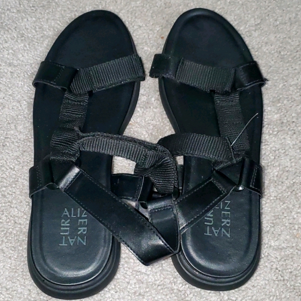 ‼️**$2 for $40** Naturalizer Comfort fit Sandals‼️